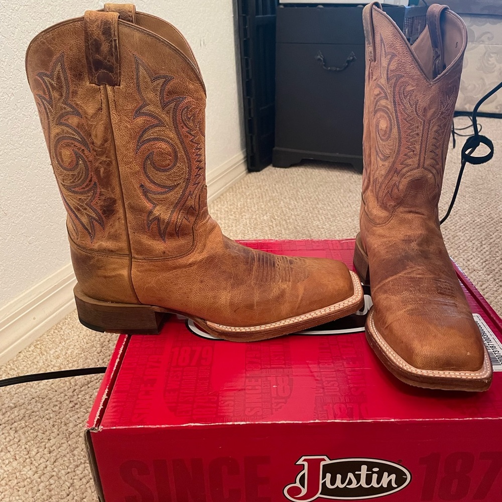 Justin Men’s Cowboy Boots
